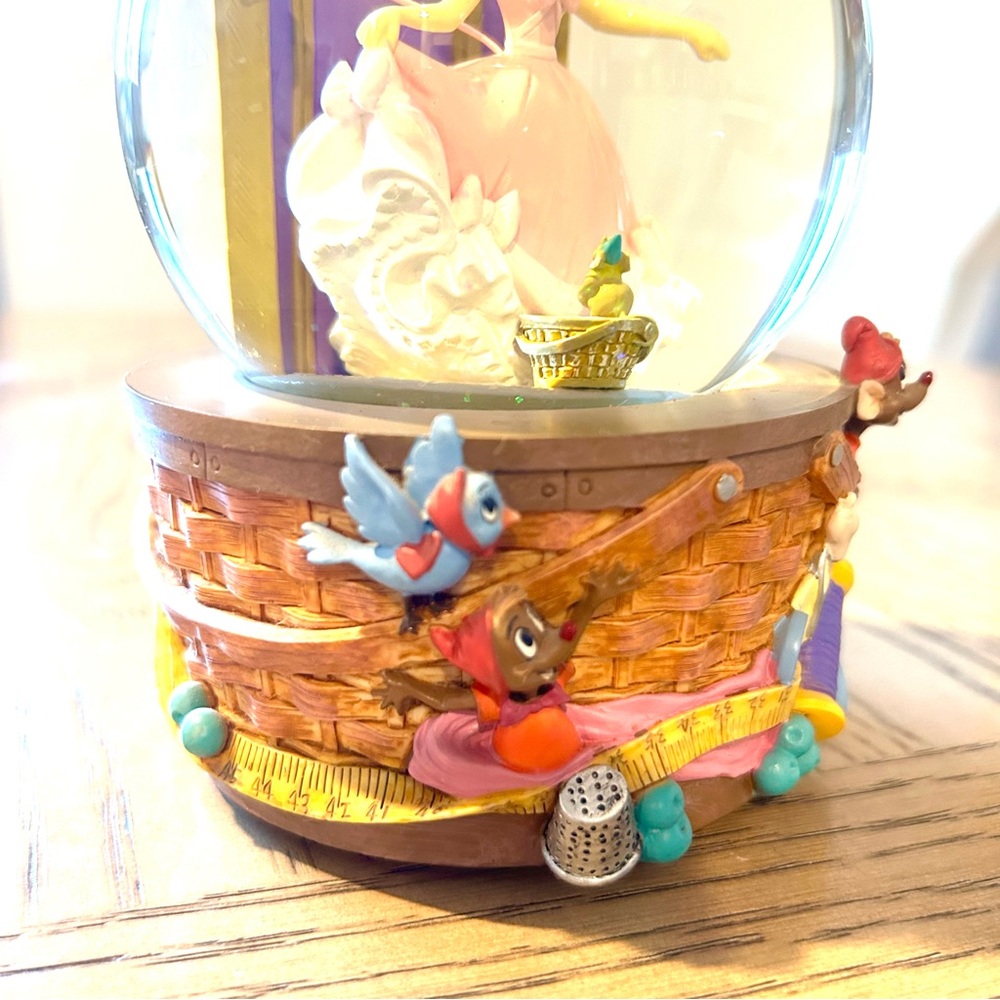 Disney Cinderella Snow Globe Music Box Enesco A Dream is a Wish Your Heart Makes - Picture 5 of 9